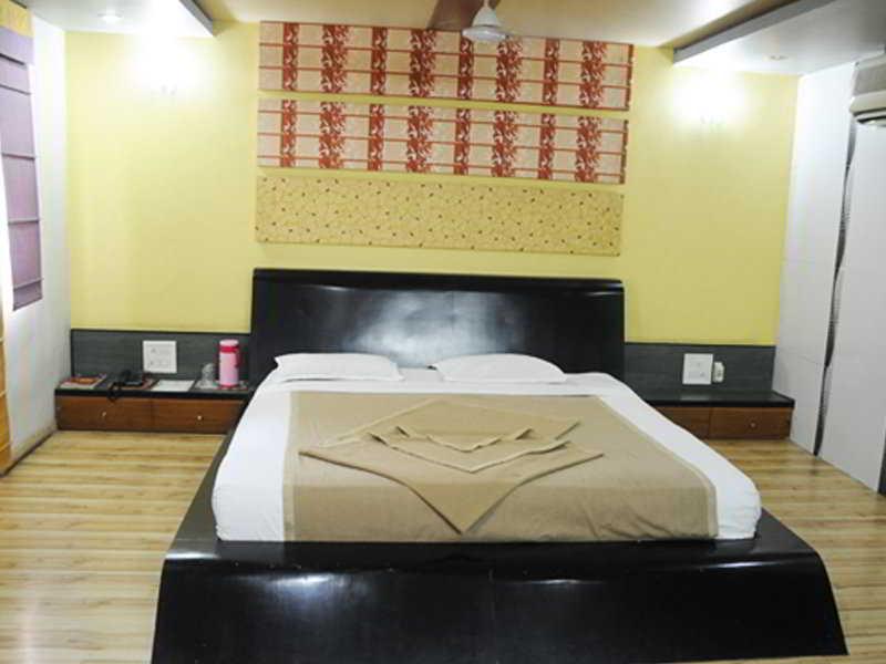 Neelkanth Paradise Ahmedabad Exterior foto