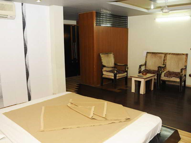 Neelkanth Paradise Ahmedabad Exterior foto