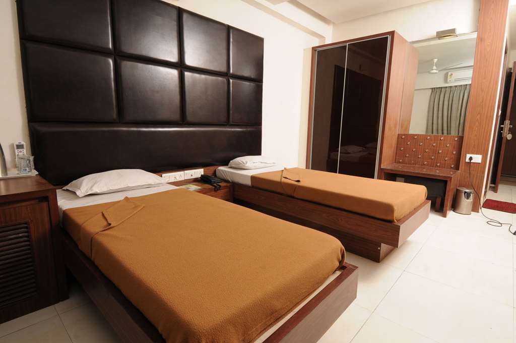 Neelkanth Paradise Ahmedabad Quarto foto
